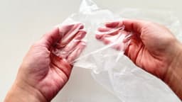 「ストレス減った」「簡単で使える！」スーパーのポリ袋が一瞬で開く方法とは？ | クラシル