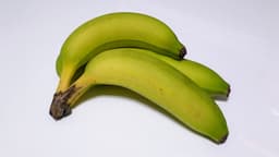 熟していない”バナナ”をすぐに甘くする裏ワザとは？「そんな方法あるの！？」「知りたかった...！」 | クラシル