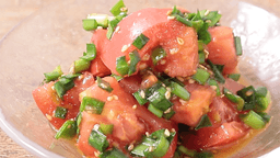 「トマトあったらコレ作って！」知らなきゃ損！大人気“やみつきトマト”の作り方 | クラシル