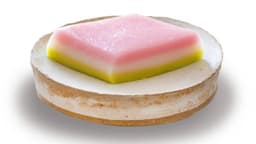 ひし餅とはどんなお餅？色の意味や由来、ひな祭りとの関係をわかりやすく解説 | クラシル