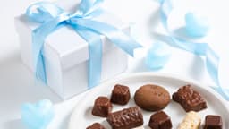 【2026年ホワイトデー】今年はいつ？購入のタイミングやおすすめのお菓子をご紹介 | クラシル