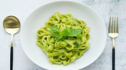 ジェノベーゼってどんなソース？特徴やバジルとの違い、おすすめの食べ方もご紹介！ | クラシル