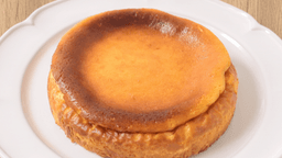「混ぜて焼くだけでこの完成度…！」何度も作りたいチーズケーキ5選 | クラシル