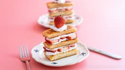 「フライパンでできるの！？」サクサク生地といちごが最高！すぐできる簡単おやつレシピ | クラシル