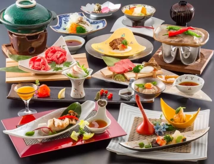 京都発日帰り温泉旅|おごと温泉「湯元舘」で旬の贅沢ランチと湯めぐりを堪能しよう